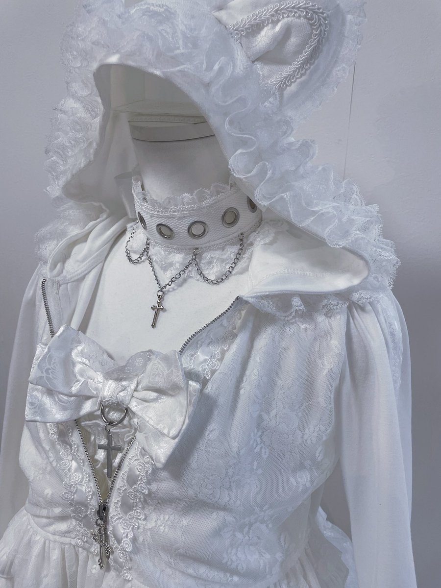 antigones_majoh's tweet image. こんにちは*.+ﾟ
本日もラフォーレ原宿 *.ﾟMAJOH⟡.· OPENしております⋆𝜗𝜚

本日のスタッフコーデ𓏲𓎨

十字架でゴスを演出しつつ、猫耳とローズレースで甘さも加えて…⸌̟͂̋⸍̑⸜̑⸝͂ ໋

#gothic #lolita #MAJOH #ラフォーレ原宿  #原宿