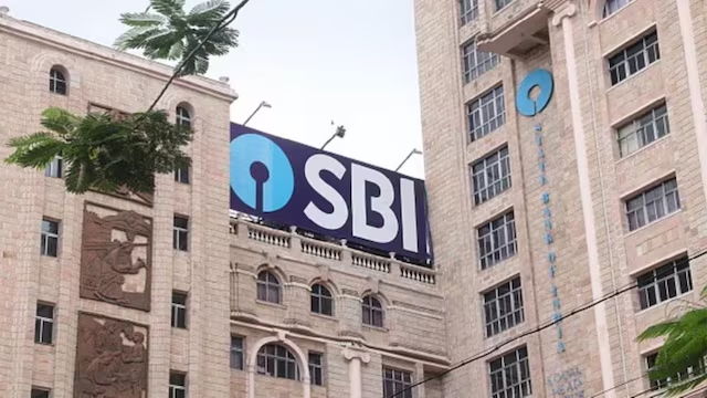 CNBC_Awaaz's tweet image. SBI ग्राहकों के लिए बड़ी खुशखबरी! अब घर बैठे फ्री में मिलेंगी सभी बैंकिंग सेवाएं, जानें डिटेल्स hindi.cnbctv18.com/photos/persona… 
#sbi #banking
