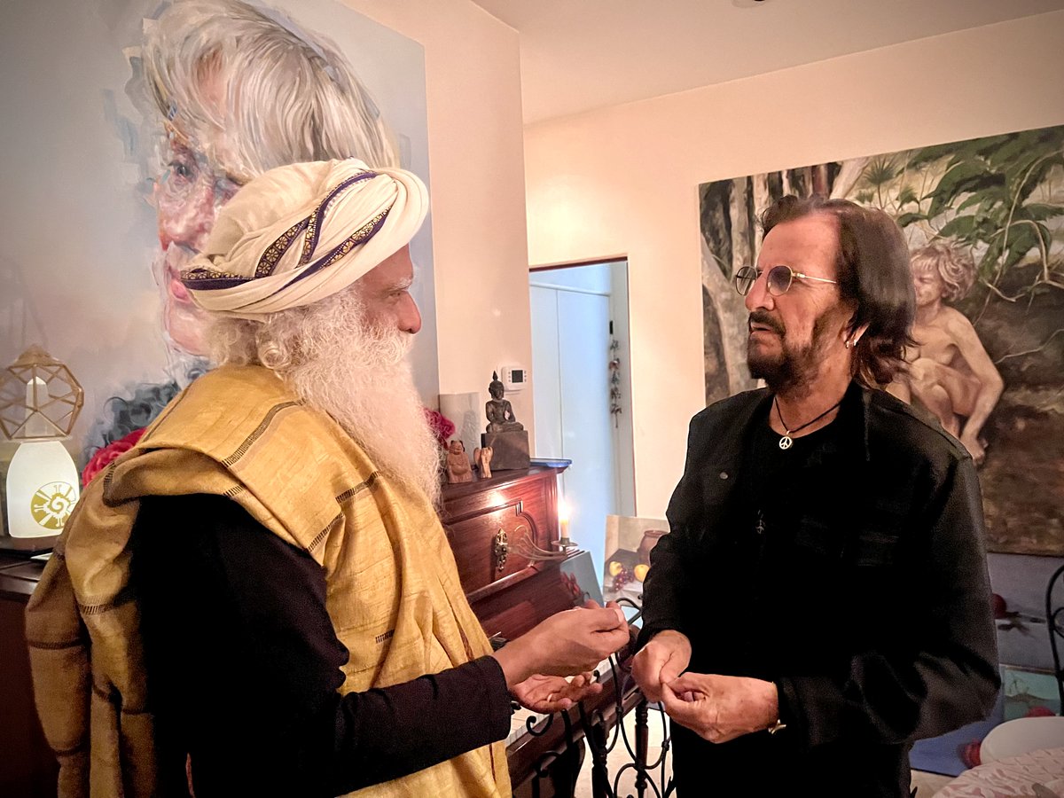 SadhguruJV's tweet image. A pleasure to meet the beloved Ringo Starr. A true star in every sense, able to bring magic to music and light up any stage. - Sg @ringostarrmusic