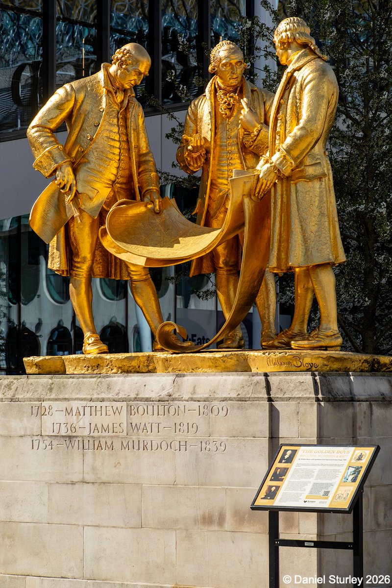 Daniel_Sturley's tweet image. #Birmingham UK, the 'Golden Men' #statue aka 'The Carpet Salesmen', pioneers of the Industrial Revolution, Matthew Boulton, James Watt and William Murdoch, a #Brummie and two Scots 😎 

#BirminghamWeAre #Golden