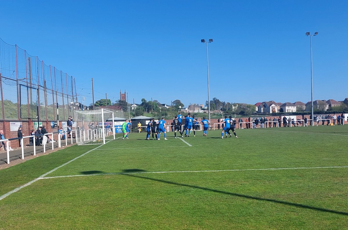 donkinitex's tweet photo. Dunbar known as Sunny Dunny as it is statistically the sunniest town in Scotland. On Sat it lived up to its name. @EastScotlandFA  match @DunbarUtd  FC 4  @NittenStar1890 1 was played out under a blue, perfectly sunny cloudless sky. Always great to see the Seasiders in action. https://t.co/xupB87Idt5