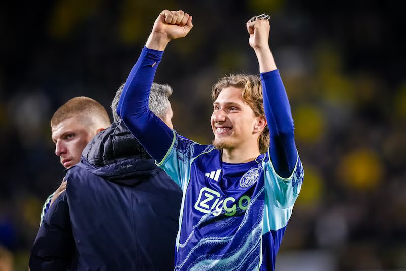 Inside_020's tweet image. 🚨 JUST IN: Scouts from Arsenal, Chelsea, and FC Barcelona will be in the Johan Cruijff Arena for Ajax - PSV to watch Mika Godts. #Ajax

[🎖️: @VI_nl]