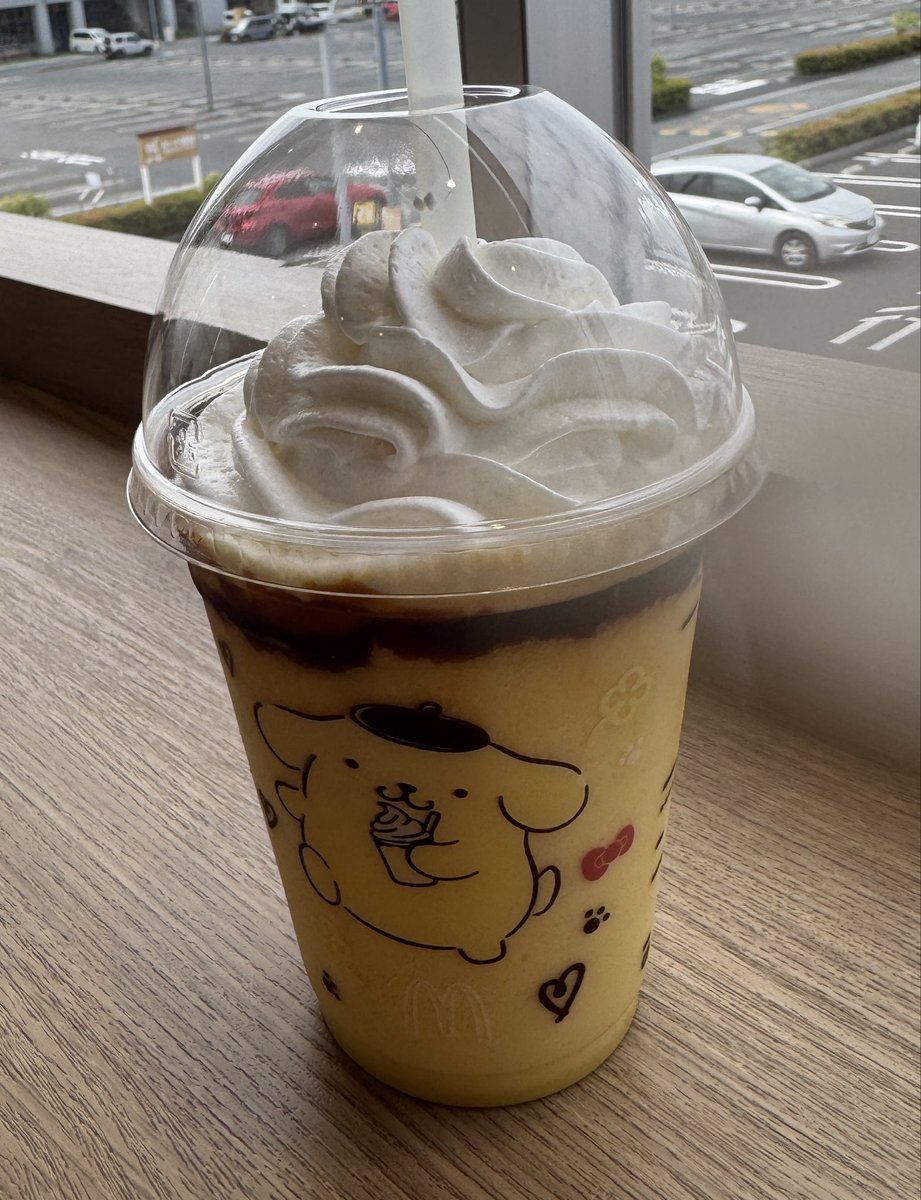 大好きなポムポムプリンのクリーミープリンフラッペ
同じ県内なのに地元と比べて50円安くてビックリ😱

50円でわざわざ安いところに行かないけど😅