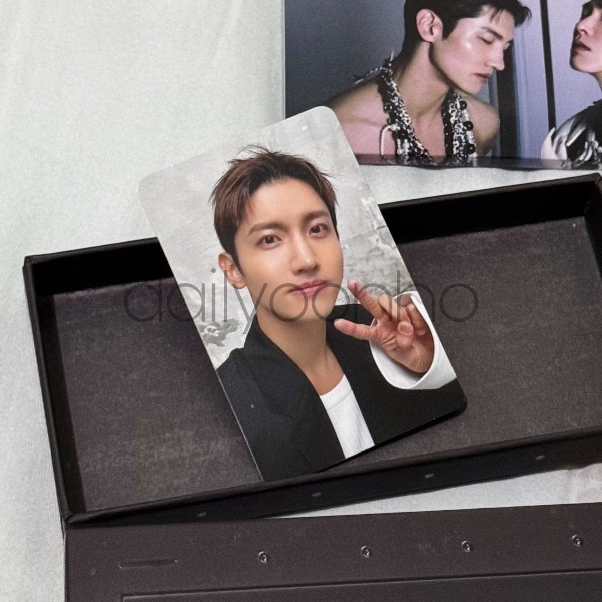 dailyoonho's tweet photo. Photocard detailnya https://t.co/Cng83FKtQ1