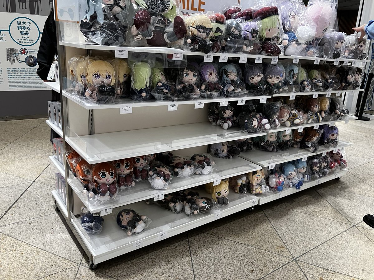 hou_toku's tweet photo. スカイツリーのソラマチでグッスマのポップアップストアにラブライブのくりぱん売ってるから、誕プレ用に買いに行ったけど、ラブライブのところだけ売り切ればかりで希望の物は買えなかった。

なんだかんだでラブライブシリーズは人気！

#lovelive https://t.co/M3U8EkmCak