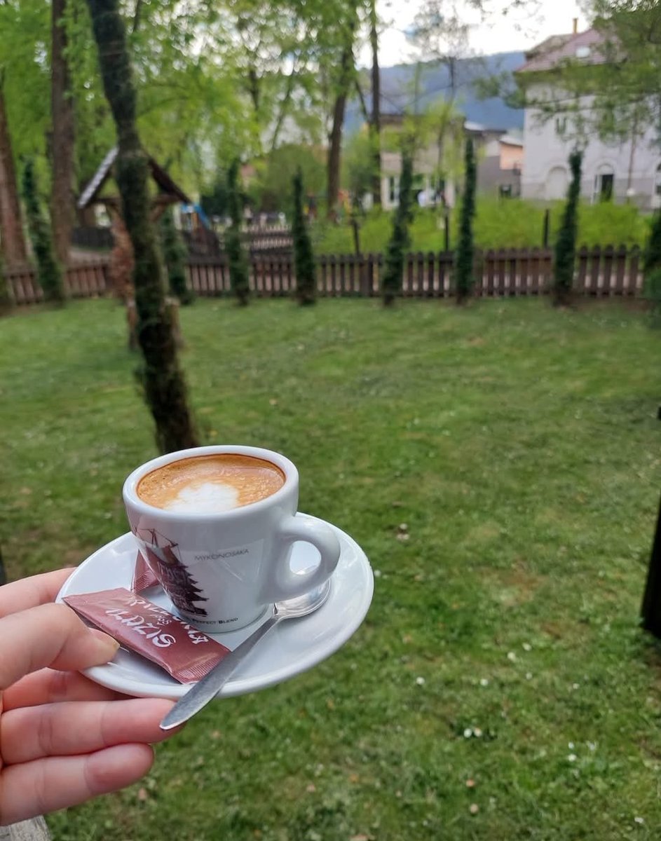 Betlkrks92's tweet image. #Tbt 4 yıl önce de kahve içiyormuşum çokça özlem içerir #ilidza #Bosnahersek ☕️