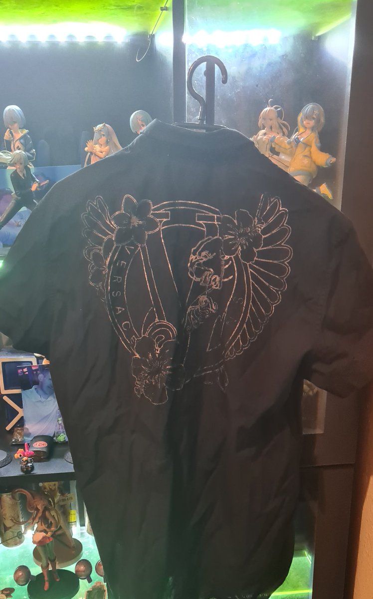 _RolandCharles_'s tweet photo. Bin mal frustshoppen gewesen und hab mir ein Hemd mit kurzen Armen für den Sommer gegönnt 😅 https://t.co/Bv2yPeD46h