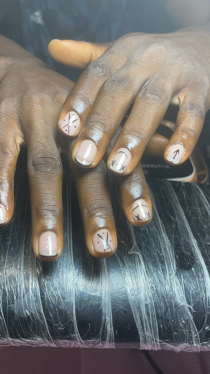 We do nails for both gender
Book me!!!!!!