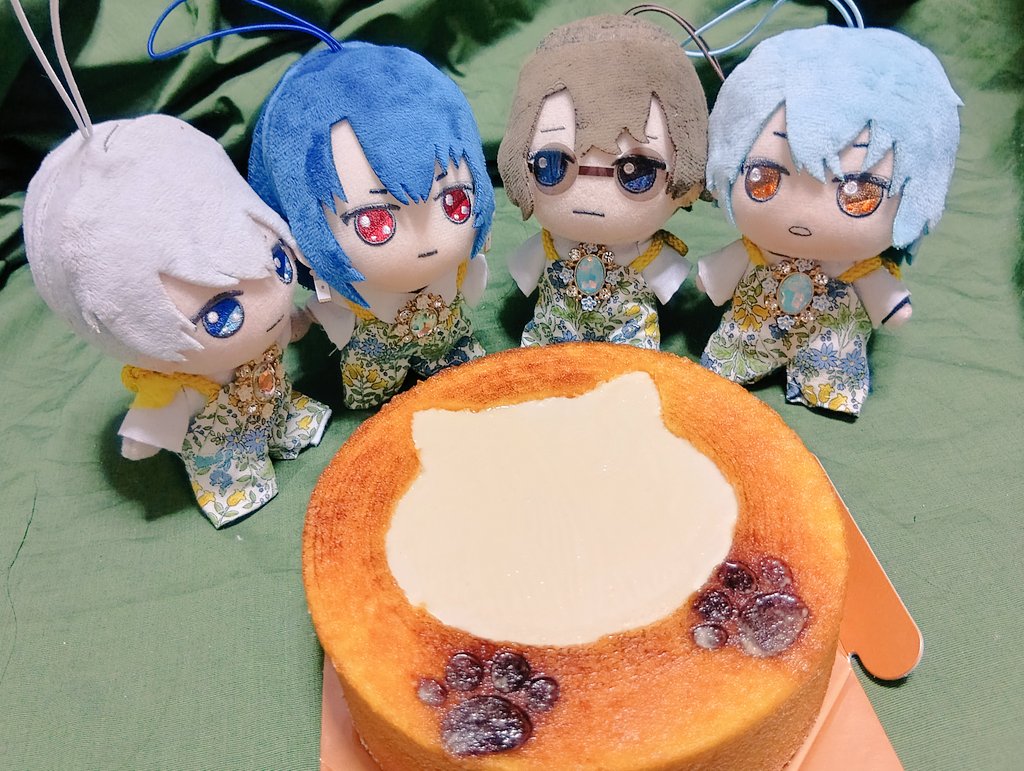 junjun_nui's tweet photo. オズ様お誕生日おめでとうございます🎂🍷
みんなでケーキとワインでお祝い🎉

#オズ誕生祭2026 
#オズ生誕祭2026 
#まほやく_ぬい https://t.co/JxpWfQ5ACS