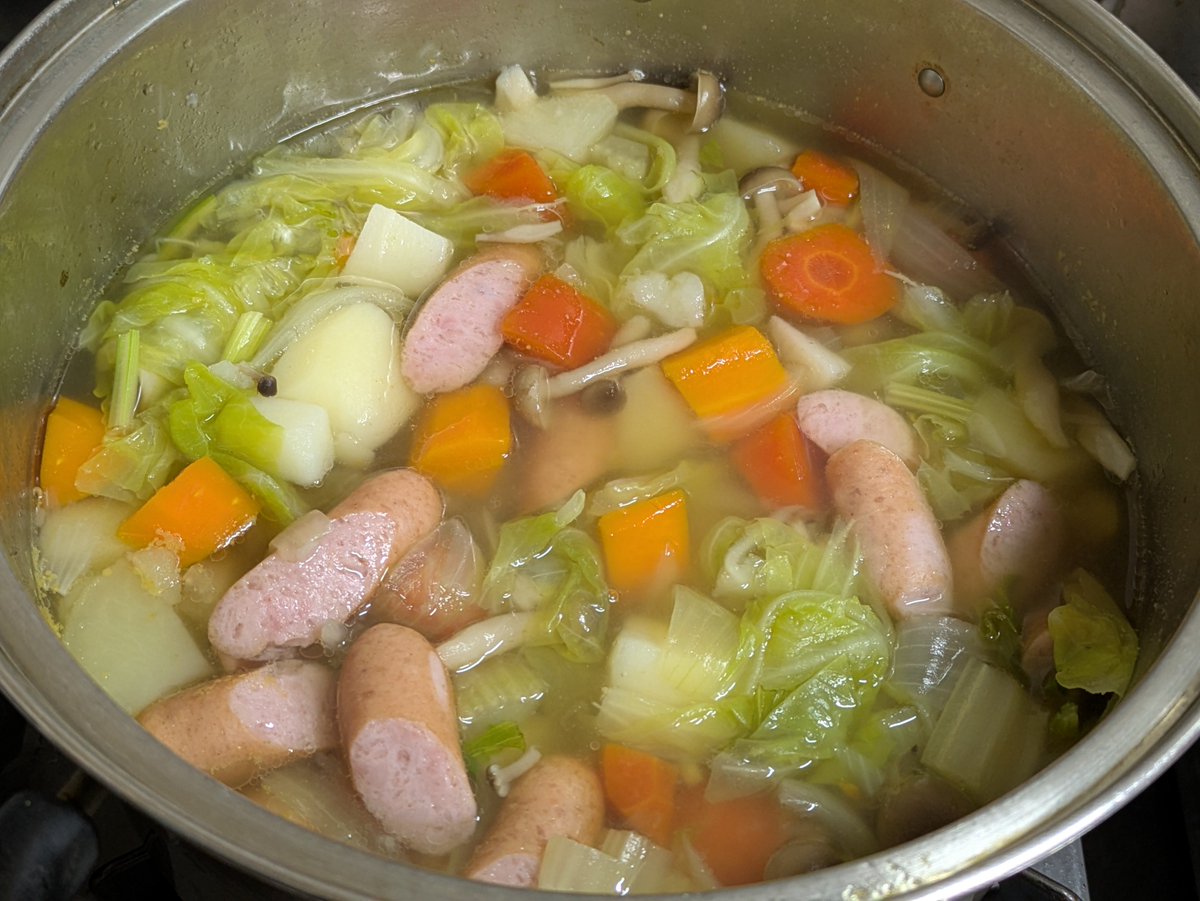 若干寒いので香薫の野菜スープを大量に作った☺️