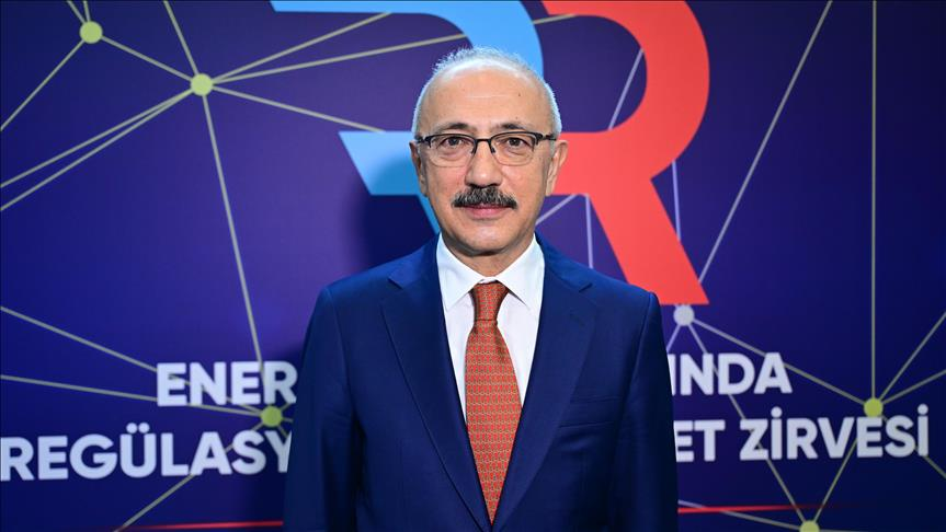 aa_finans's tweet photo. 📈Kalyon, yenilenebilir enerjide küresel pazarlara yönelik çalışmalarını sürdürüyor

🎙️Kalyon Holding Yönetim Kurulu Başkan Yardımcısı Lütfi Elvan:

❝Yurt dışına açılma yönünde birtakım girişimler söz konusu. Daha entegre bir yaklaşımla Avrupa ve ABD'ye yönelik bazı çalışmalarımız var❞

❝Türkiye sadece bu bölge için değil, küresel ölçekte bir enerji merkezi olabilecek kapasitede❞

https://t.co/OsKdwwdTjt