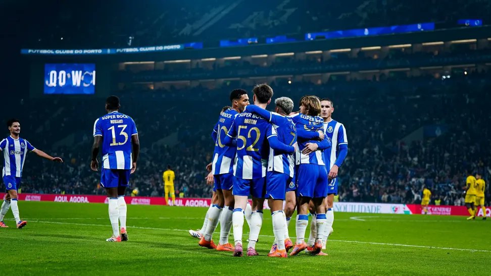 AdeptosBancada's tweet photo. O Sporting fez-lhe o maior favor da época. O Porto agradece — e pode festejar já sábado. A matemática não mente. 🐉🏆
https://t.co/8kag6r44Cf https://t.co/Mg4nV80Oio