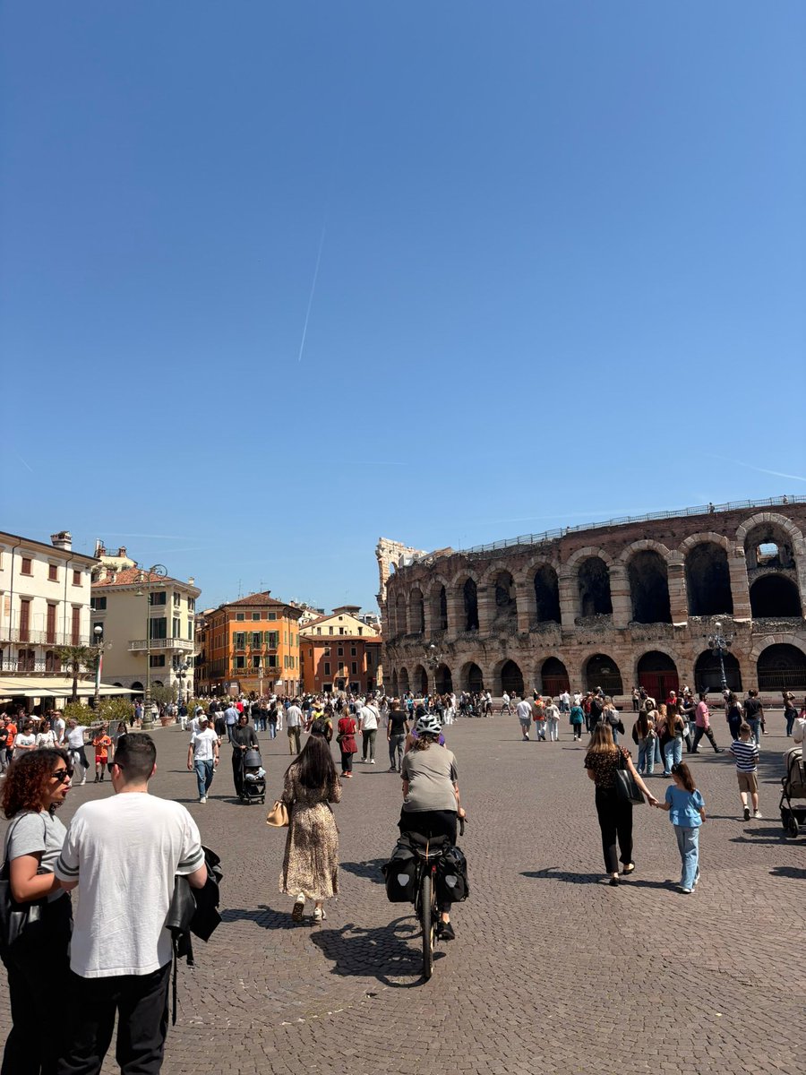BelmayneEtss's tweet image. #TY students exploring Verona