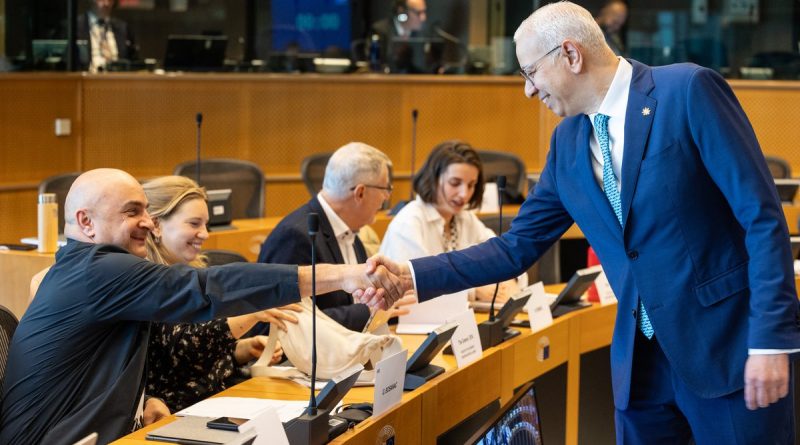 EUPoliciesUGT's tweet photo. 📄 Consejo y Parlamento Europeo acuerdan provisionalmente actualizar la coordinación de la seguridad social en la UE.

🇪🇺 Garantizar derechos claros y justos es clave para una movilidad laboral digna y sin incertidumbre para las personas trabajadoras.

🔗 https://t.co/nZ6gtnrcXo https://t.co/dWw0O1FHNH