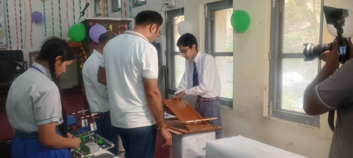 avn_dav83518's tweet image. Proud Achievement for DAV Ambuja Vidya Niketan, Darlaghat!
#ProudMoment #INSPIREMANAK #YoungInnovator #DAVAmbujaVidyaNiketan #StudentAchievement