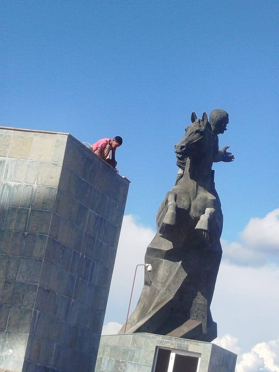 #SantiagodeCuba #somosGiat 
 Se ultiman detalles para que la Plaza Antonio Maceo Grajales, quede lista el próximo  1ro de Mayo por el Día Internacional de los Trabajadores, una vez más se protagonizará un Gran desfile: masivo, entusiasta, colorido y lleno de Patriotismo.