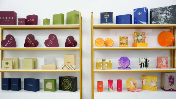 ShanghaiJingmai's tweet image. From elegant minimalism to bold artistic styles, we have premium packaging solutions for every need. Elevate your product unboxing experience and brand value instantly. #PackagingCollection #GiftPackaging #BrandUpgrade