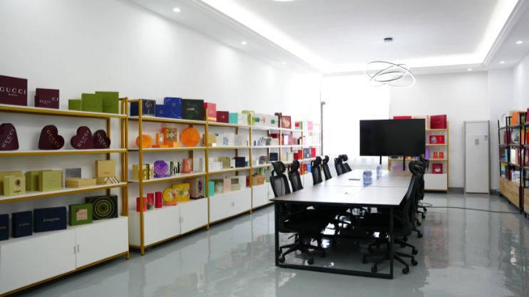 ShanghaiJingmai's tweet image. From elegant minimalism to bold artistic styles, we have premium packaging solutions for every need. Elevate your product unboxing experience and brand value instantly. #PackagingCollection #GiftPackaging #BrandUpgrade