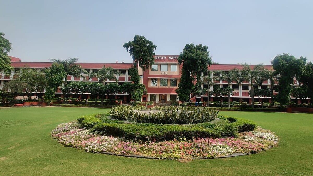 careers360's tweet image. Hansraj College suspends 30 students over 'misconduct, defaming acts'; student union to hold protests 
Read more at: buff.ly/rS8ipNg 

#HansrajCollege
#DelhiUniversity
#Studentprotests
#Suspension