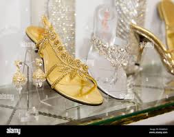 sangathhegde's tweet image. to #buy #stock #lot #ladies #sandals .. call me  9820293151 , #Madhuri #Sarees , #Sangath #Hegde , shop no. 6 , sunder nagar , Sundervan S 4 bldg , near Durga Saraf College , S.V. road, malad west , Mumbai 400064. , madhurisarees.in ,