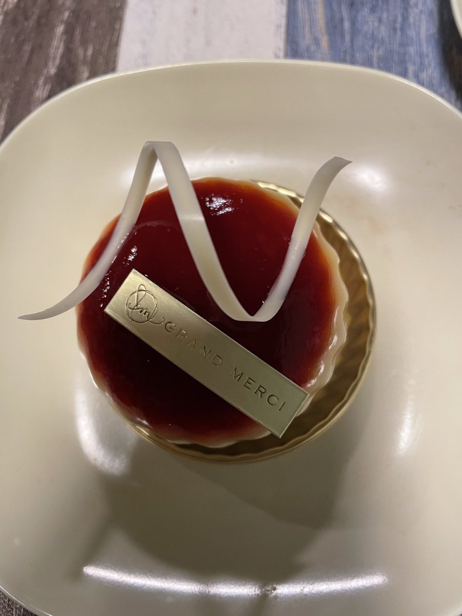 gun94604071's tweet image. #アップルパイ 
　カットのしかたでも食感が違い楽しめますねー
#AKIRA 
　旨し