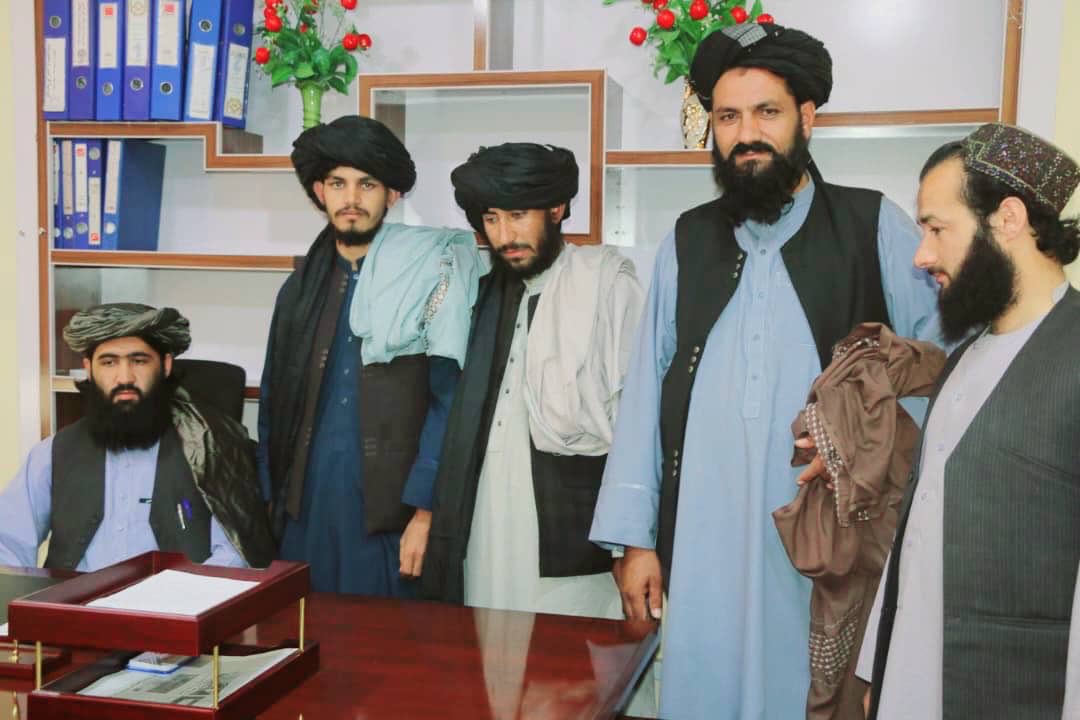 ټاکنه:
محترم قاري محمد حسن «علمیار» صاحب، د بغلان ولایت د مالي و اداري آمریت لپاره نوی آمر وټاکل سو، او په دنده یې پیل وکړ.
الله تعالی دي د ښه خدمت توفیق ورکړي.🤲