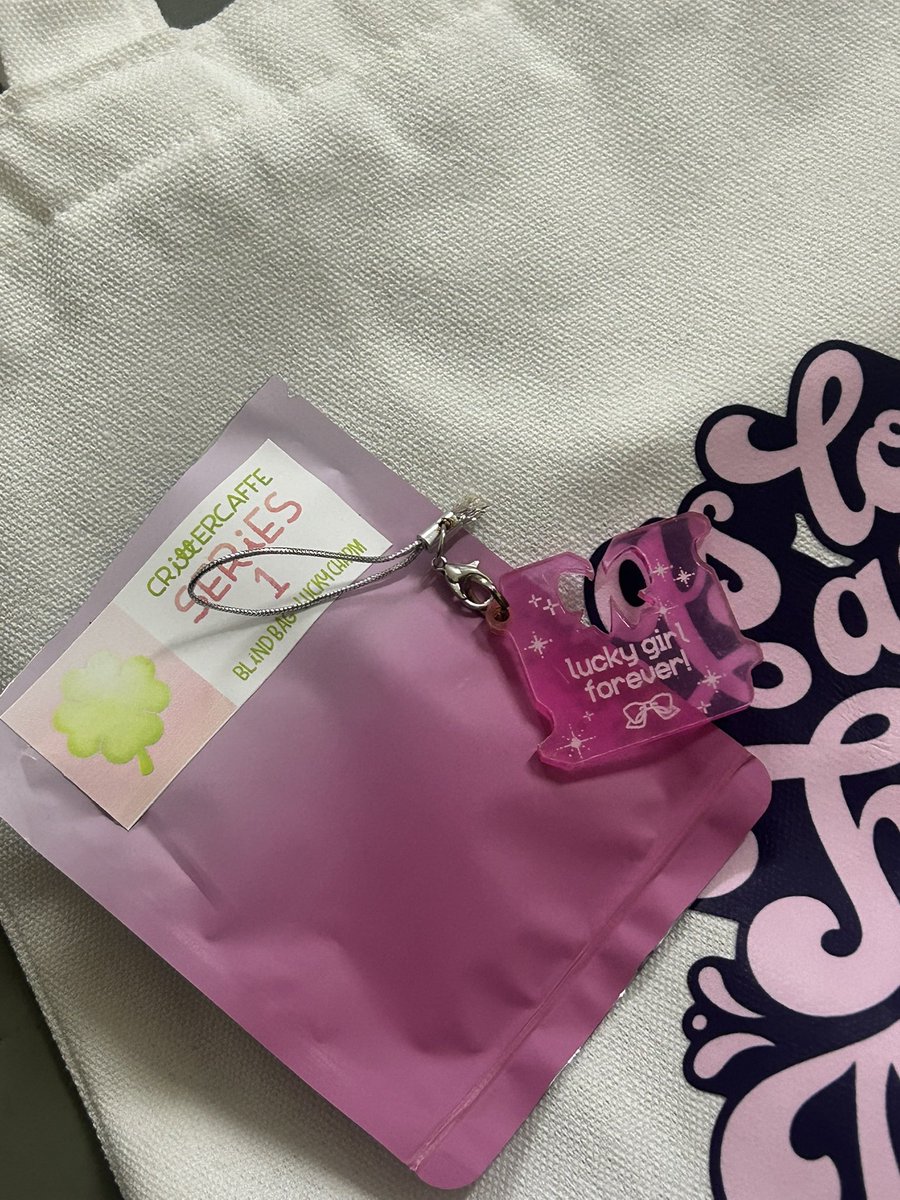 beans is going to see BTS 🍀💜 tweet media