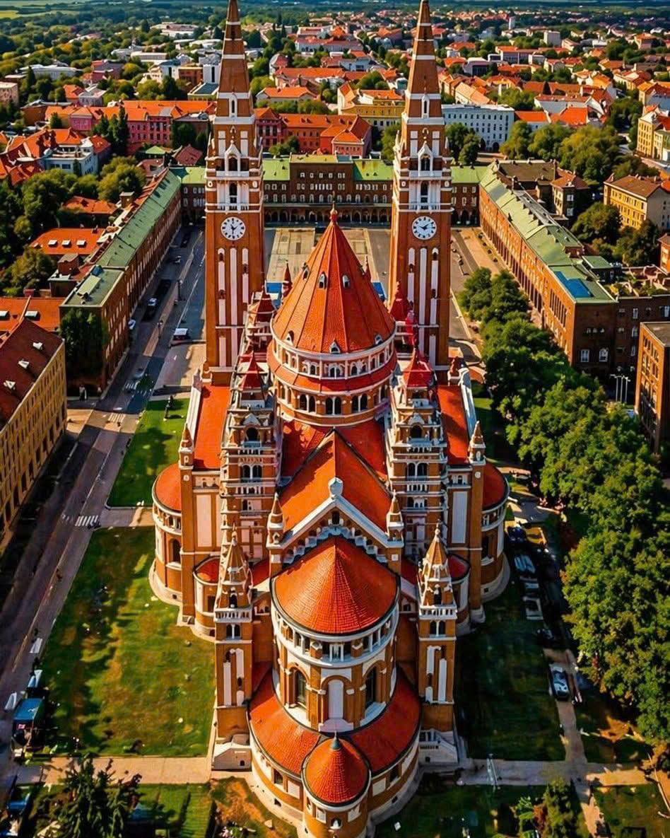 angelicaio81153's tweet image. Architectural masterpieces 

Aerial View of Votive Cathedral of Our Lady of Hungary , Szeged Hungary Built Between 1913 - 1930 
Masterpiece Romanesque Revival Architectural Style 
#photography #architecture #culturalheritage