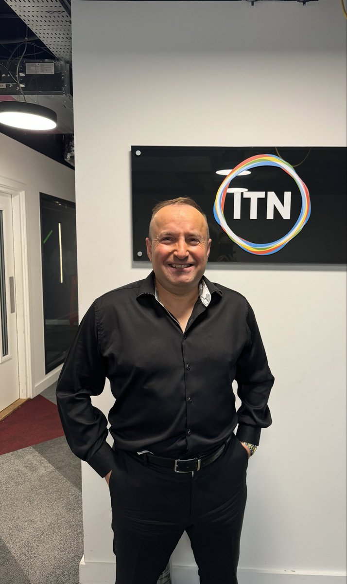 FishwickDavid's tweet image. Great to work on a new, powerful news story about fraud! Hopefully, we can help as many people as possible with our advice today. 
I'm whispering here in this behind-the-scenes clip as I am about to go live in the new @ITN studio’s at @ITV @GMB #BankofDave &amp;amp; #GMB fighting fraud!
