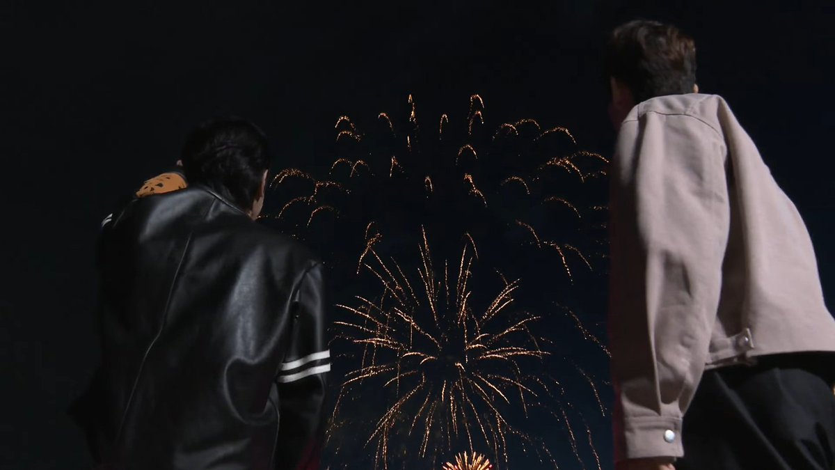 narmkung's tweet photo. 🎆🎇

#東方神起
#REDOCEAN https://t.co/w4cQieXb9h