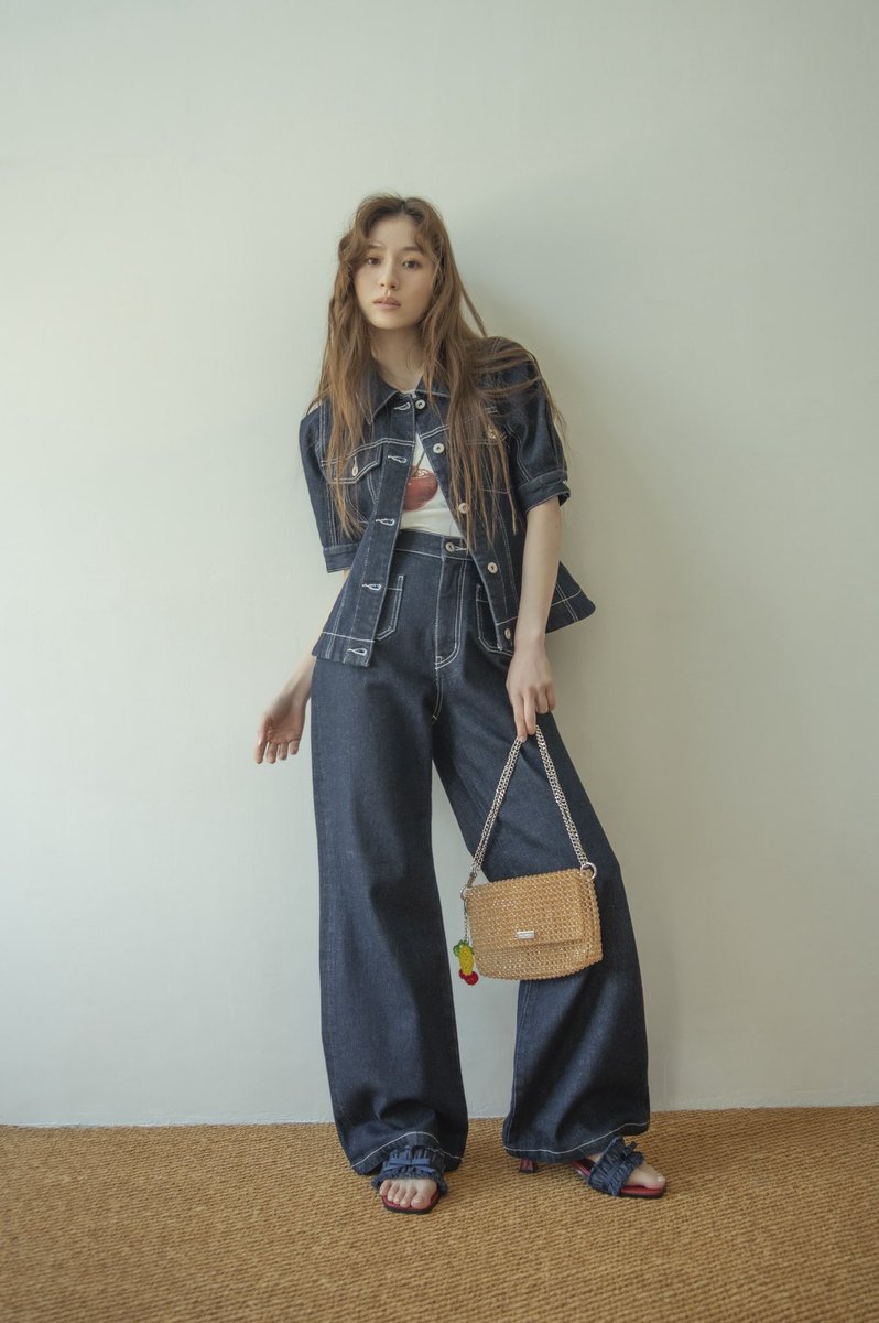 Lily Brown♡デニムセットアップ 𝐍𝐄𝐖 𝐈𝐍✨ 夏の新作のデニムセットアップが 店頭入荷中🤍 ペプラム