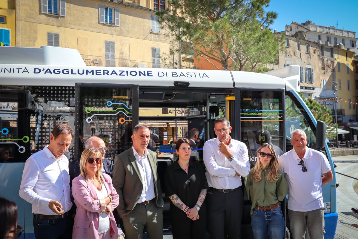 Conformément à ses engagements en faveur de la transition écologique et énergétique, la Communauté d'Agglomération de Bastia s'est dotée de deux nouvelles navettes électriques, mises en service ce jour, aux côtés de notre délégataire.

Une mobilité urbaine qui se veut plus