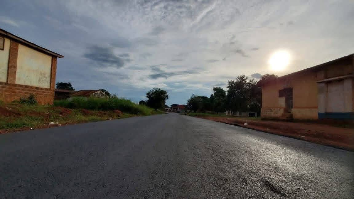 solangekamwya's tweet image. 🔴#RDC—— Pendant ce temps, à #Isiro, la modernisation de la voirie urbaine est en marche. Nous sommes sur le boulevard de la #Justice, bien macadamisé.