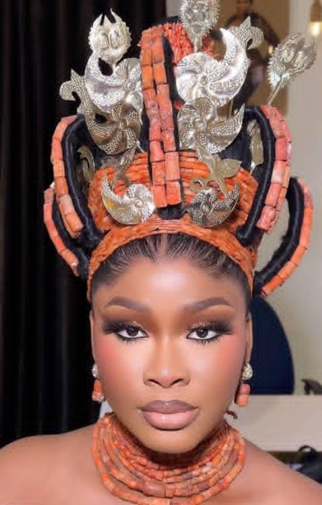 The origin Suku and Okuku; 

"Suku" is a Yoruba hairstyle that originated in Oyo, crafted by Alaafin Shango of the Oyo Empire.

 "Okuku" comes from Benin and was mandated by Oba Ewuare the First for the Edo people and the royal harem.