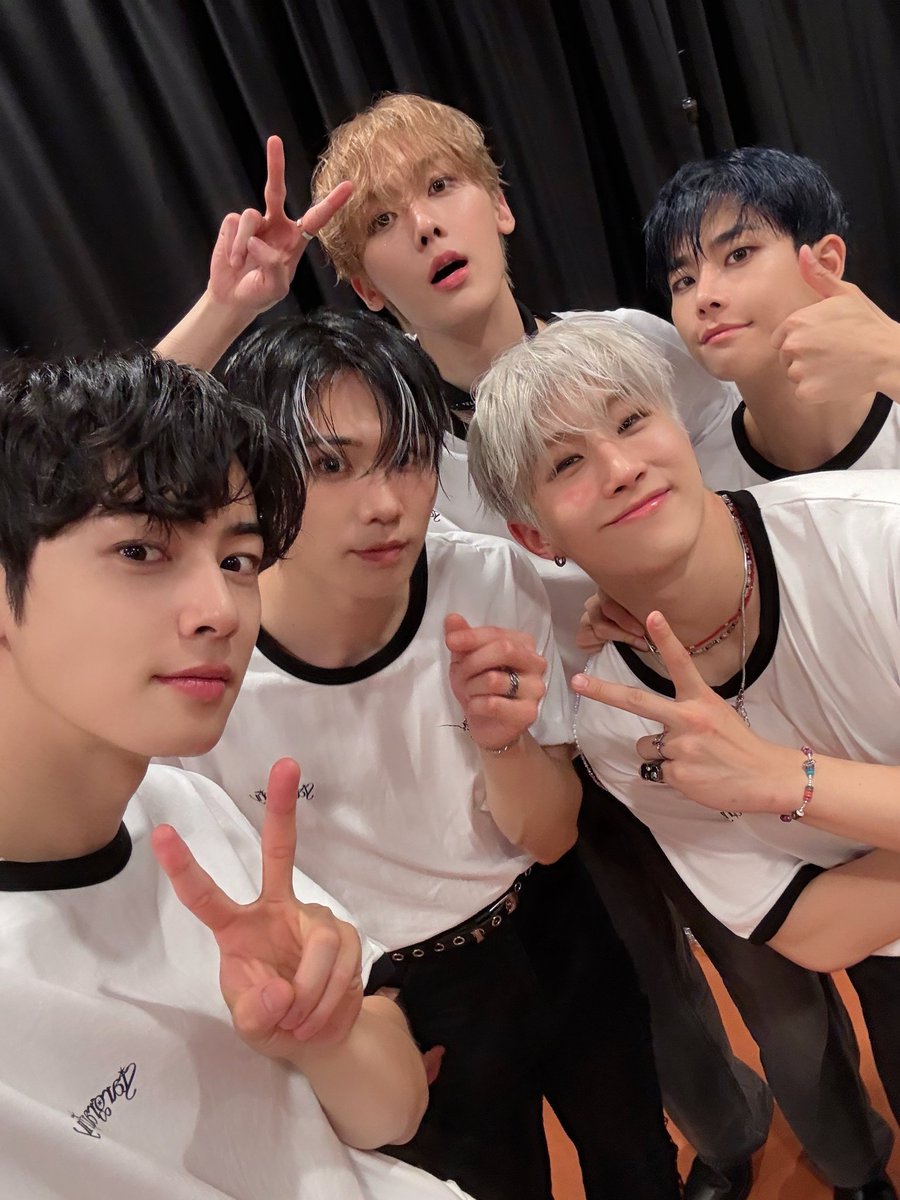 AnapatyM04's tweet image. 슬픈 날에는 네가 나의 기쁨이고, 힘든 날에는 네가 나의 힘이야. 넌 정말 놀랍고 멋진 사람이야. 사랑해! 💜🇧🇷

#아스트로 #ASTRO 
#아로하 
@offclASTRO 
@p_rockyent
@ASTRO_Staff

#브라질아스트로 #ASTROBRASIL