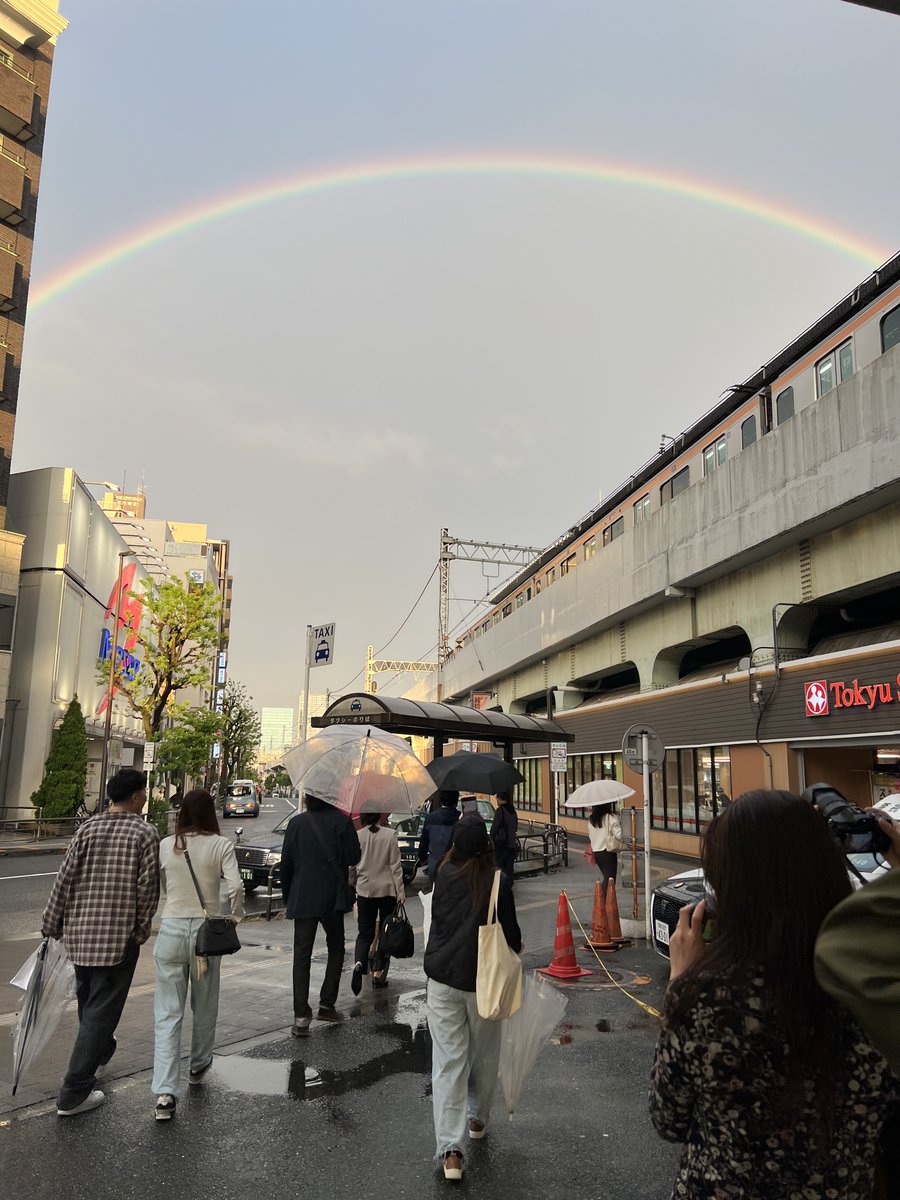 ishihara_takibi's tweet photo. 虹と中央線。 https://t.co/bd6m2K91Pd