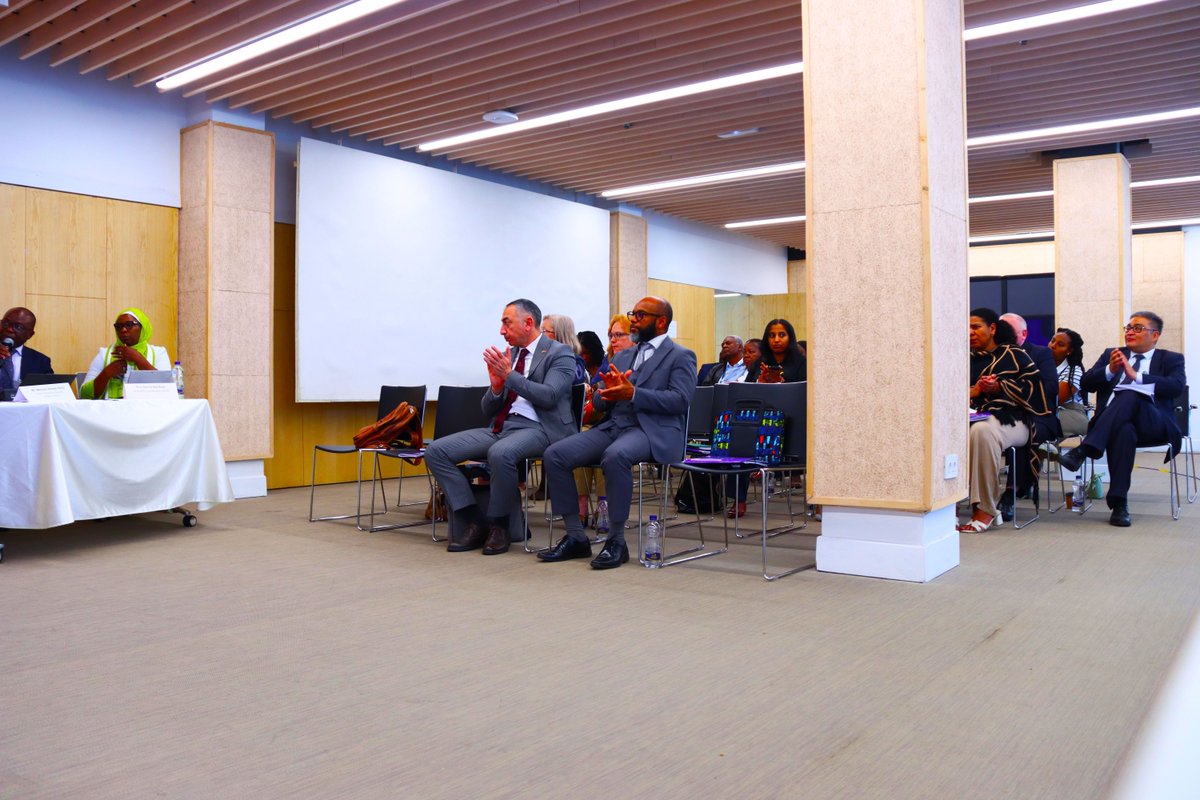 LibraryEca's tweet image. Honored to have @UNESCO_Addis today at our library for the launch of "Investing in Women in Science" — a timely call to support opportunity, innovation, and inclusion in science🔎  #WomenInScience #UNESCO 

Nous sommes honorées d'avoir aujourd'hui l'UNESCO à Addis-Abeba dans