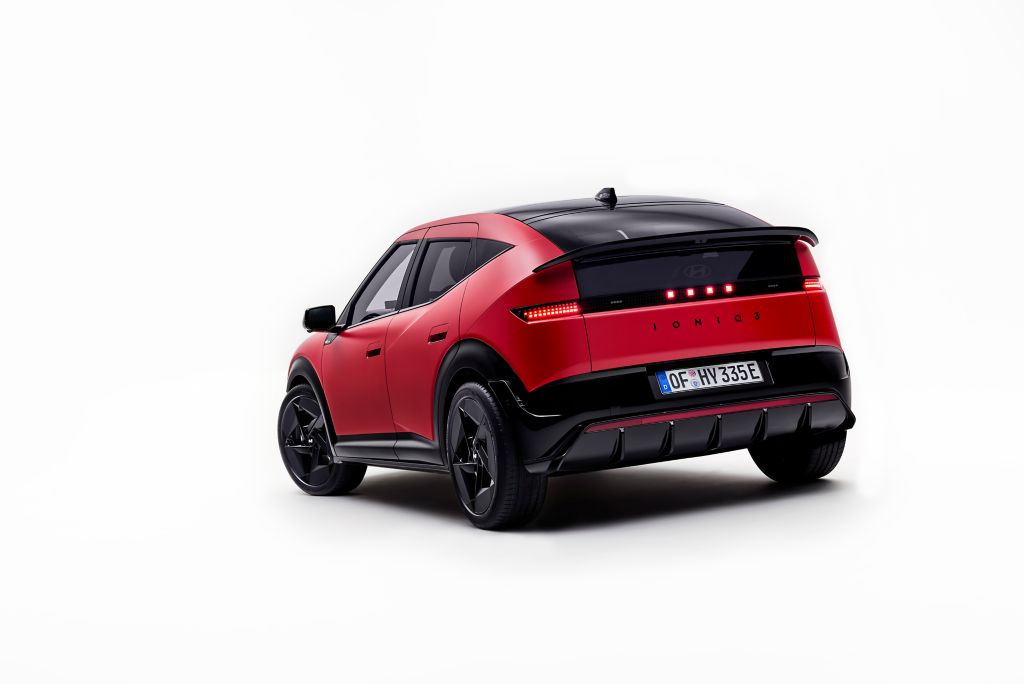 SteelYourWorld's tweet image. Hyundai debuted the IONIQ 3 at Milan Design Week and their entire design language is called "Art of Steel." The IONIQ 3's surfaces mimic the natural behavior of sheet metal, creating a bold, distinctive look. Steel isn't just structural. It's beautiful. #Steel #EV #Automotive