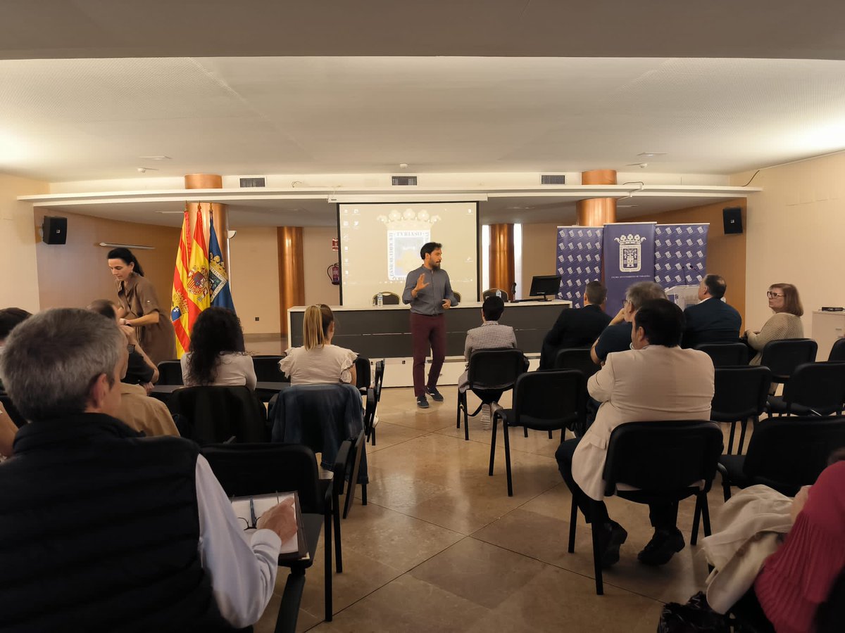 ConsumoAragon's tweet photo. La DG Inma de Francisco ha  participado en el taller Transformación digital + IA👩‍💻, una iniciativa clave para acercar la innovación tecnológica al tejido empresarial local.
Organizada por el Ayuntamiento de Tarazona, dentro de la Semana de la Pyme en Aragón.
#SemanaPyme #Aragón https://t.co/szl7Xe9IUU