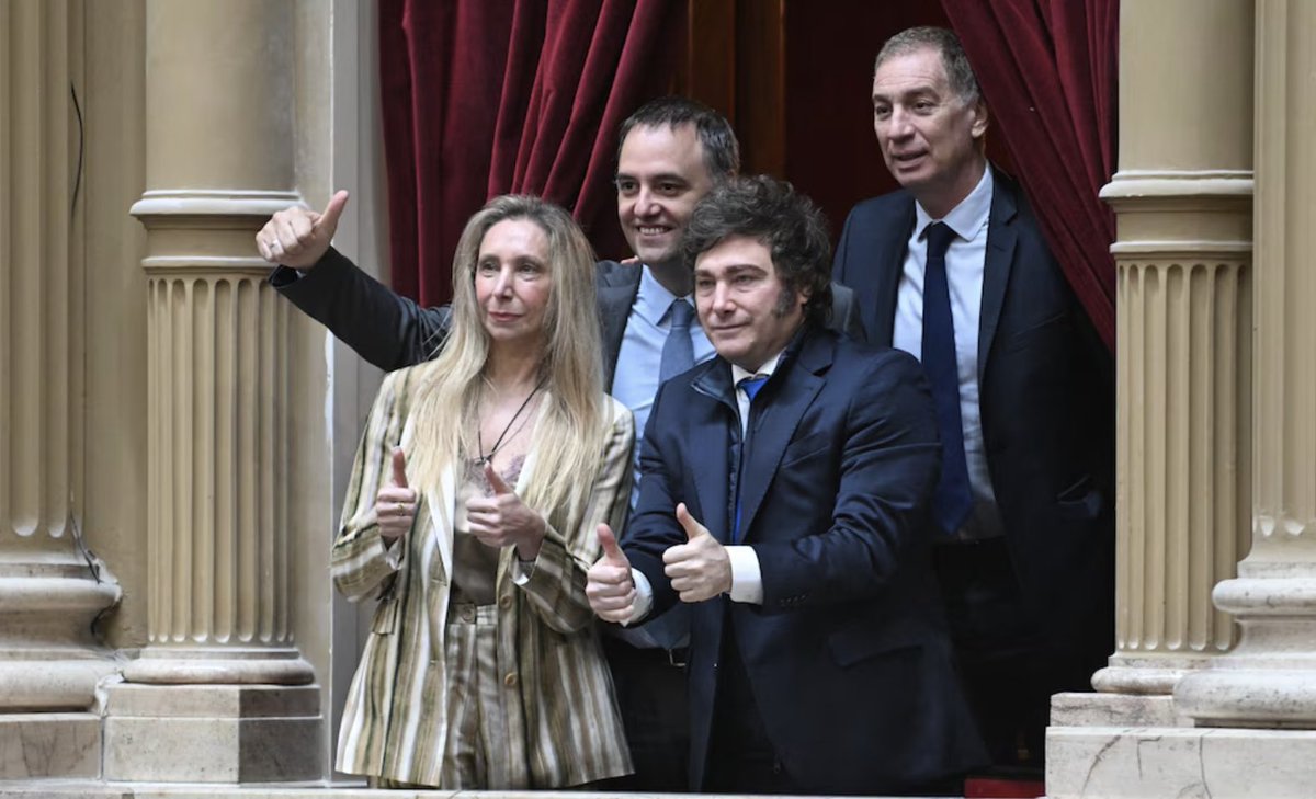 El Ojo Del Poder tweet media