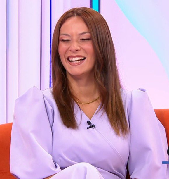 Castlesofjoy's tweet image. Ela está tão encantadora 💜#sstvi