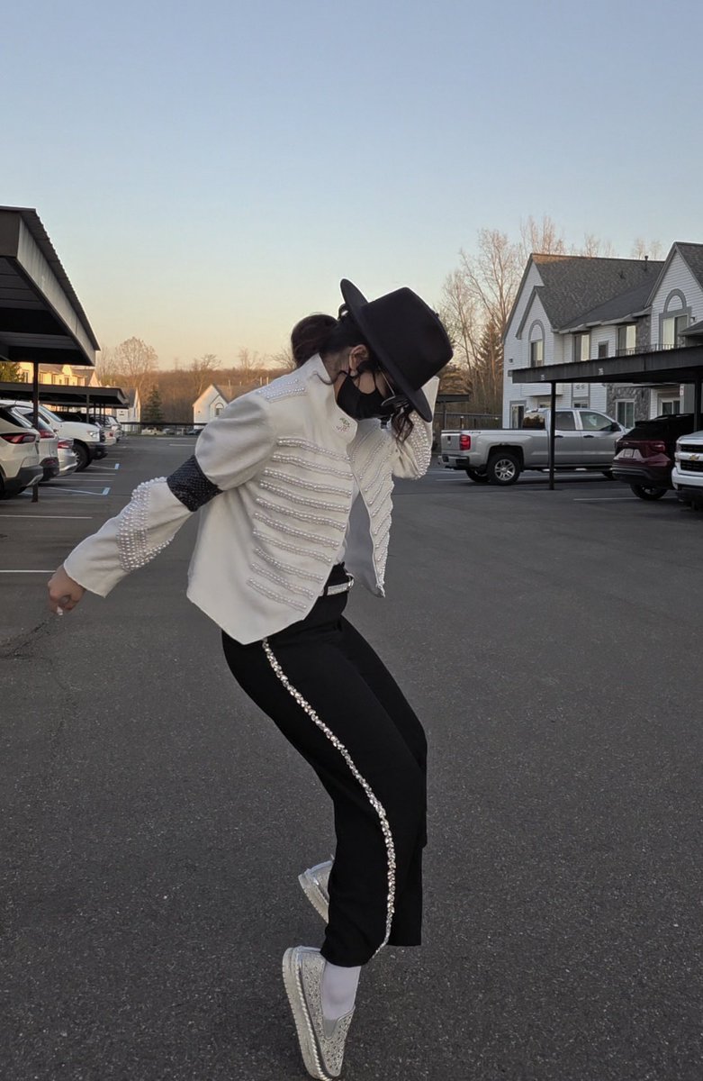 kat___arina's tweet photo. Go see the @michaelmovie !!!
@JaafarJackson NAILED it!
There will never be another #KingofPop but Jaafar brought him back to life 🥹💖
@Lionsgate @tjjackson @tajjackson3 
#MichaelMovie #MichaelJackson #MJ https://t.co/iolDY8eZPy