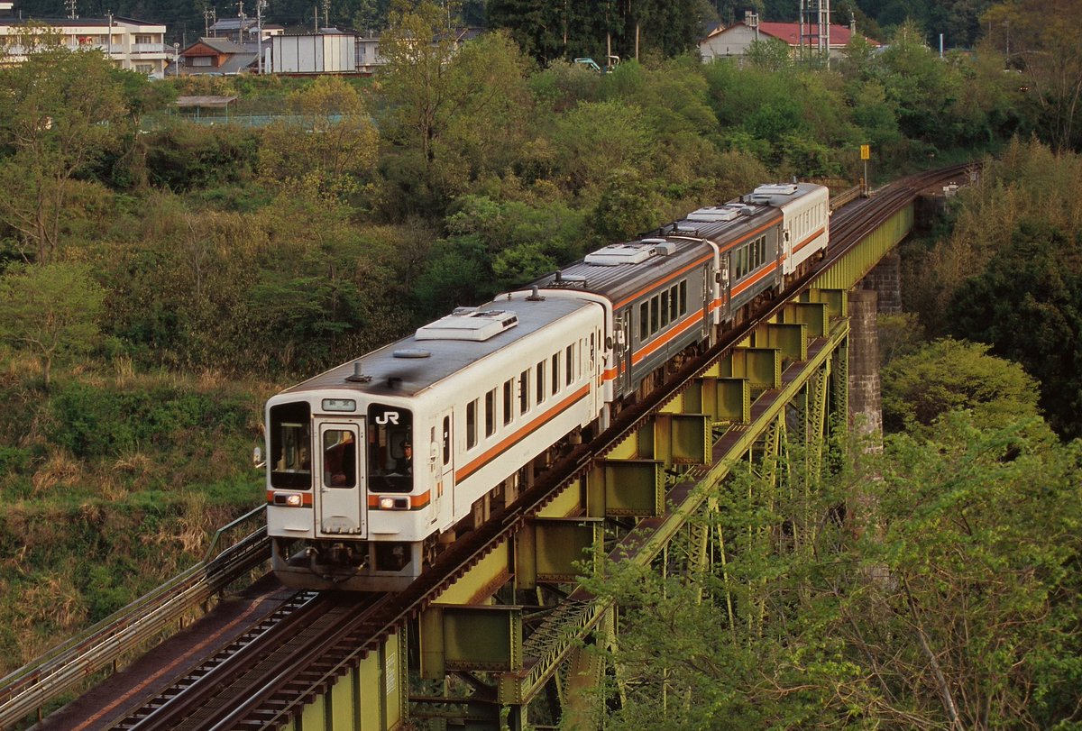 つむじ曲がり tweet media