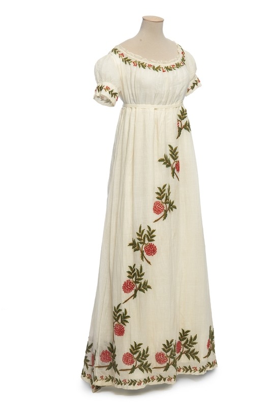 Evening dress, 1805-10. Les Arts Décoratifs.