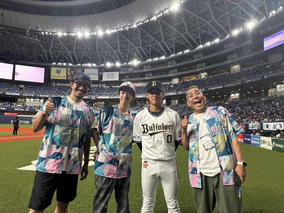 BonchiOsamu's tweet photo. 息子と孫と始球式 https://t.co/65Gj2ypNTH