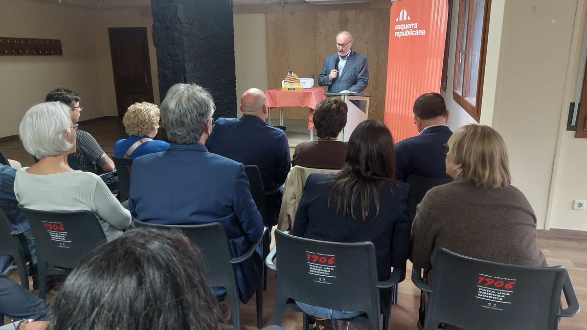 ERCPirineu's tweet photo. 📰Esquerra Republicana guardona l’Institut d’Estudis Aranesi - Acadèmia Aranesa de la Llengua Occitana amb el II Premi Antoni Flores🏆

🗣️Jèp de Montoya, “després de l’aprovació de l’estatut de 2006 l’aranès esdevé una llengua per tota Catalunya i el nostre deure és protegir-la” https://t.co/JxDD72yTTP