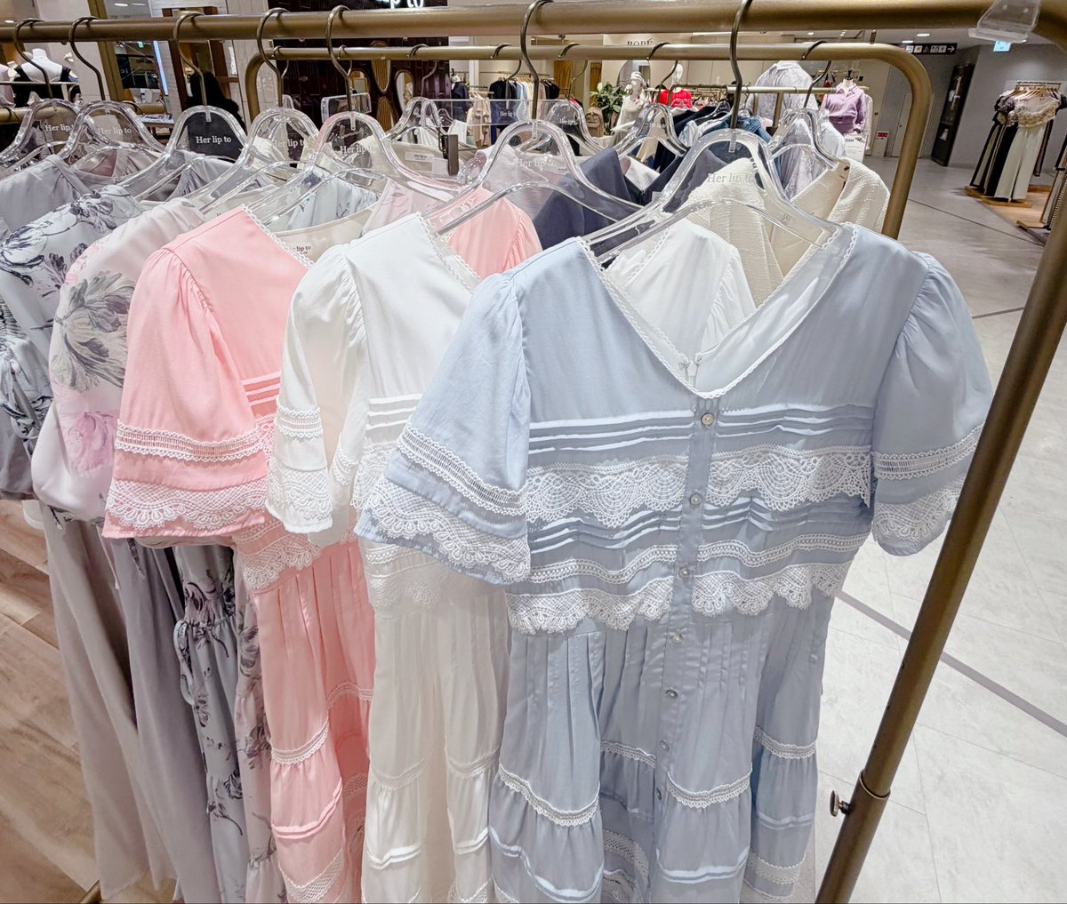 83inoo's tweet image. 行ってみたかったお店🤭ハリプ💛💛
可愛い洋服がいっぱいで幸せの空間だったよ🥰
関西ではなくて、1番近い所で名古屋まで行かないといけなかったから、名古屋行く機会にここに行けて本当に良かったよ🥹💛💛
奏くんカラーのバック買ったよー💛💛💛

#松井奏
#IMP.
#PINKY
#Herlipto
#推しカラー
#名古屋