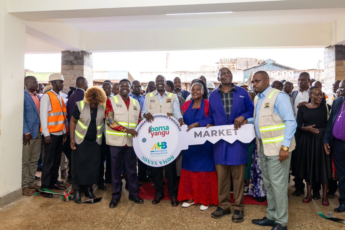 ZakriyeF89648's tweet image. A modern market project in Tharaka Nithi County 🇰🇪 is part of a larger KSh1.5 billion investment.
Can modern infrastructure transform rural trade and livelihoods? 🤔
What changes will traders experience next? 👇
#Kenya #Markets #Development #Economy 🇰🇪📈