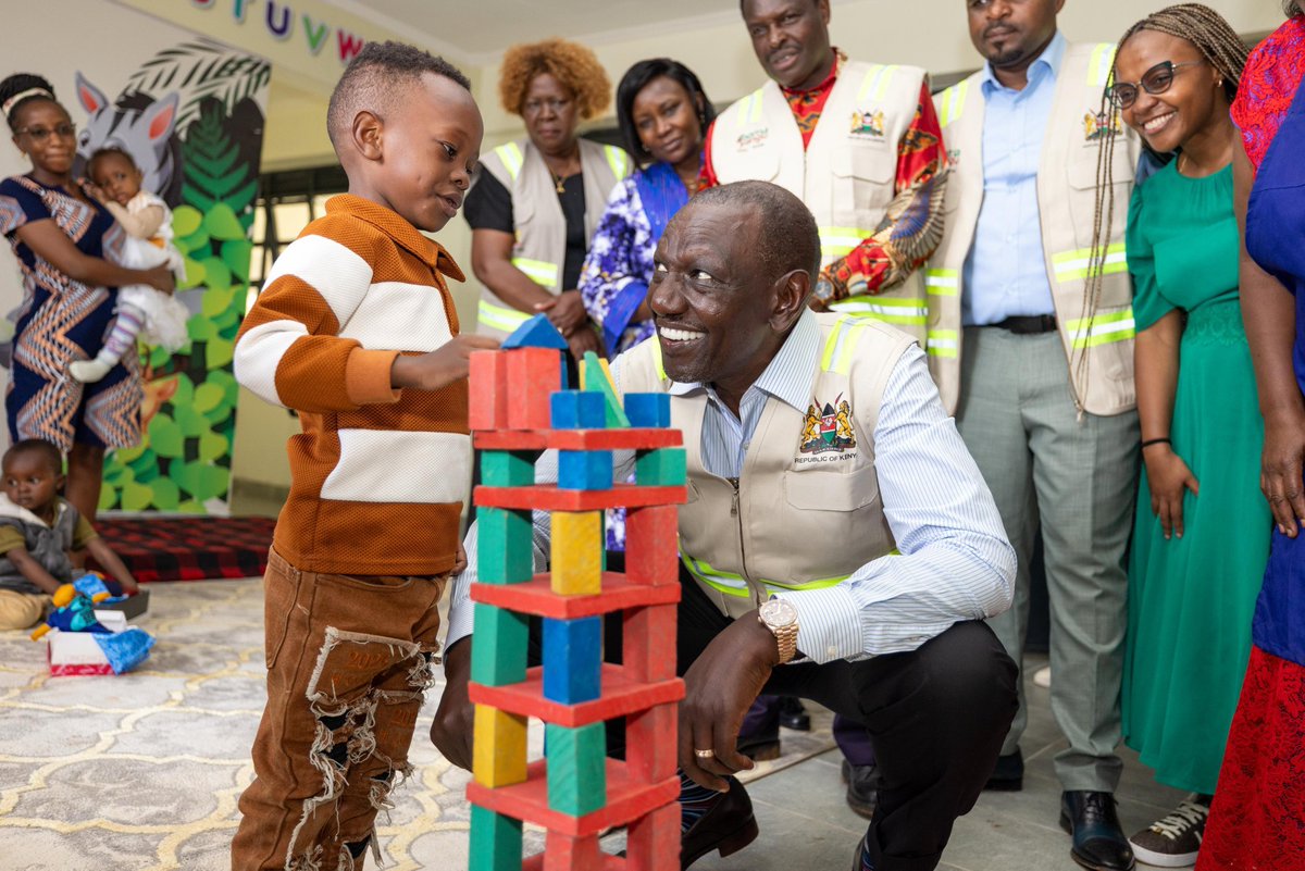 ZakriyeF89648's tweet image. A modern market project in Tharaka Nithi County 🇰🇪 is part of a larger KSh1.5 billion investment.
Can modern infrastructure transform rural trade and livelihoods? 🤔
What changes will traders experience next? 👇
#Kenya #Markets #Development #Economy 🇰🇪📈