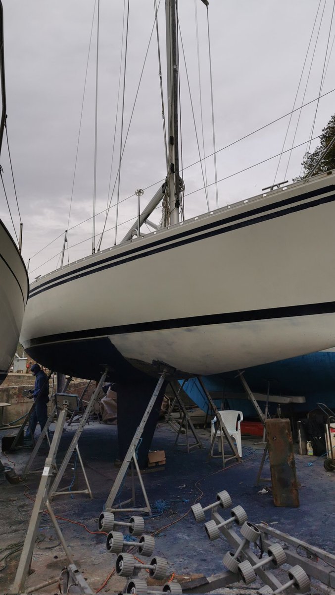 PaddyRS07's tweet photo. Week of scraping, scraping, more scraping and sanding. 25 years of bottom paint removed.
Tonnes of osmosis. Time to seal it up, fill and re-paint. https://t.co/KKc9H3J2MM